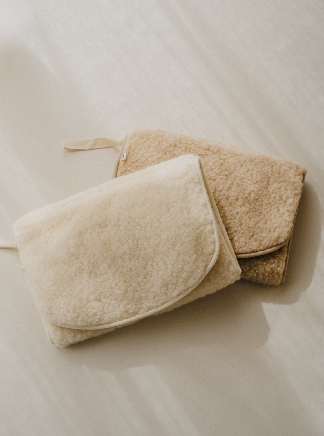 Skin cushion, cloud | 100% wool