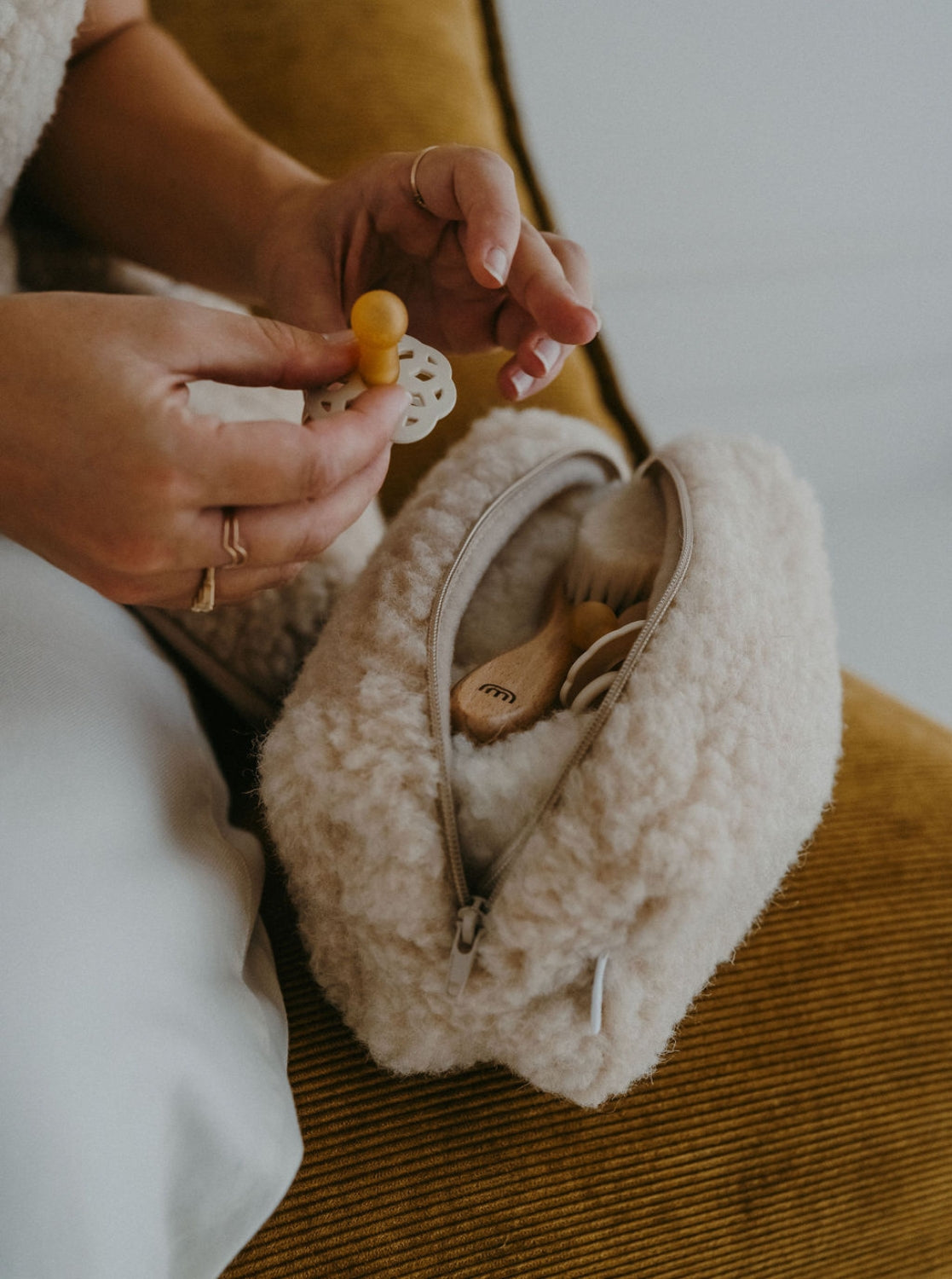 Skin cushion, cloud | 100% wool