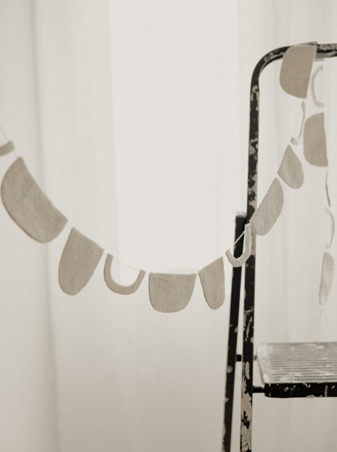 Perlia Garland