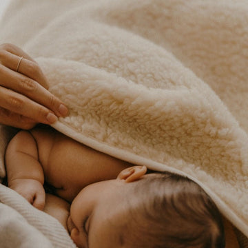 Couverture chaude 100% laine naturelle pour bébé, enfant, adulte - Design minimaliste - Aspect moumoute / sherpa - couleur crème beige - MIIJO Family Concept Store